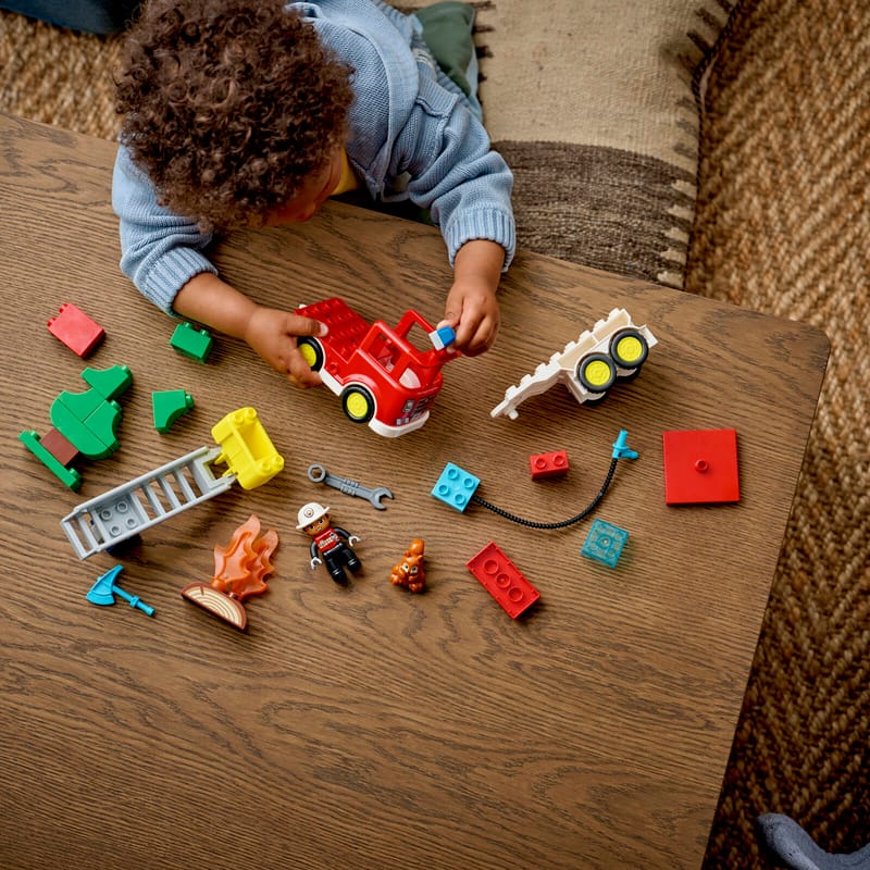 LEGO® Duplo Πυροσβεστικό Όχημα με Σωλήνα και Πυροσβέστη (10473)