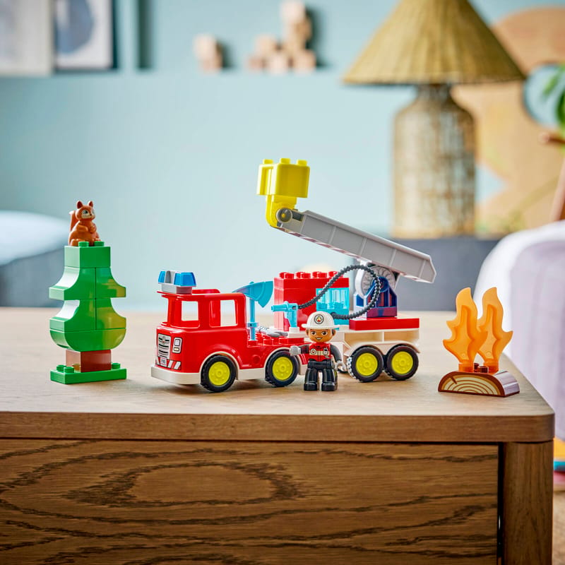 LEGO® Duplo Πυροσβεστικό Όχημα με Σωλήνα και Πυροσβέστη (10473)