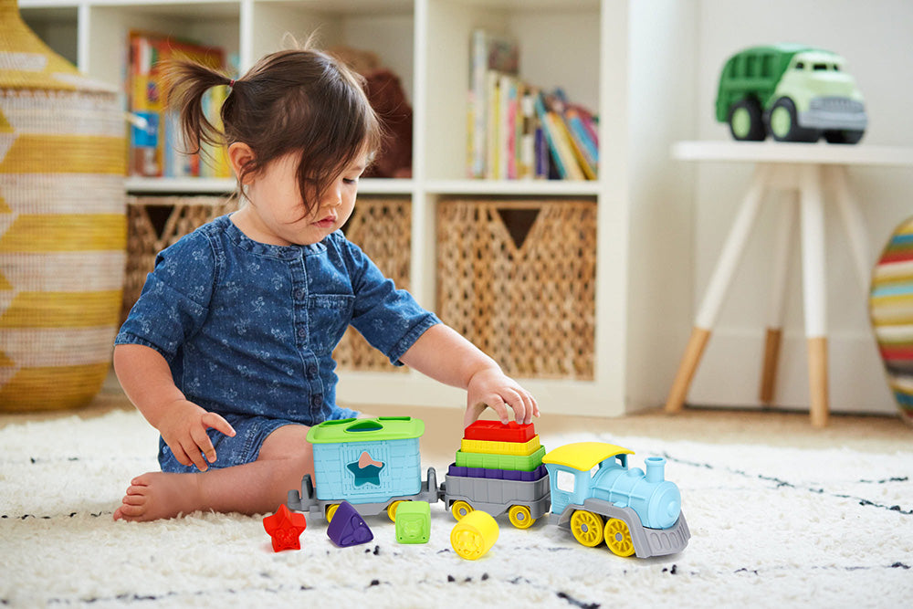 Green Toys: Τρενάκι Δραστηριοτήτων με Κύπελλα & Σχήματα TNSS-1460 Για 6+ Μηνών