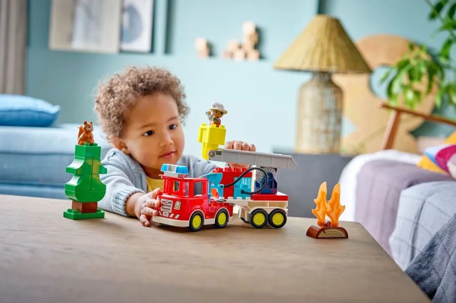 LEGO® Duplo Πυροσβεστικό Όχημα με Σωλήνα και Πυροσβέστη (10473)