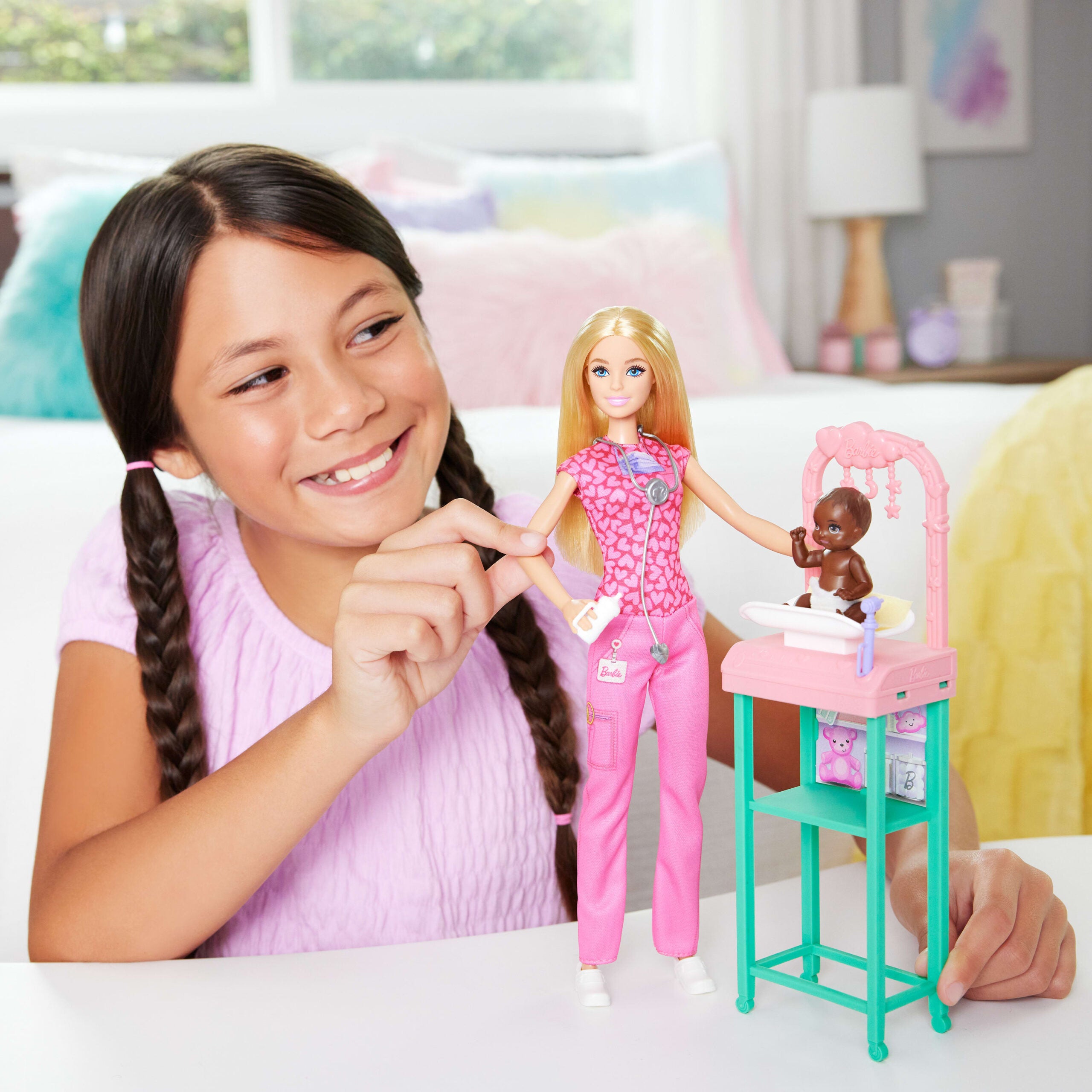 Barbie® Παιδίατρος (JCR72)